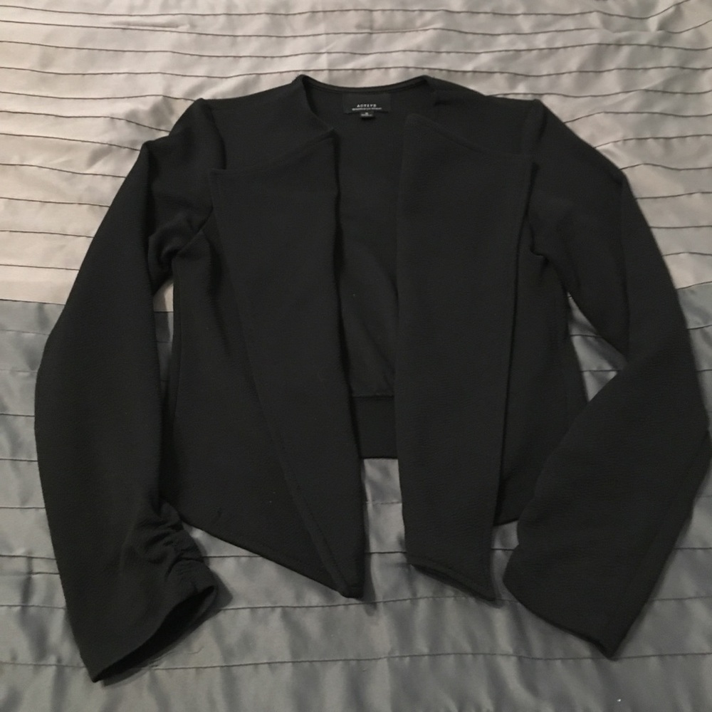 SOLD Vanity cropped blazer